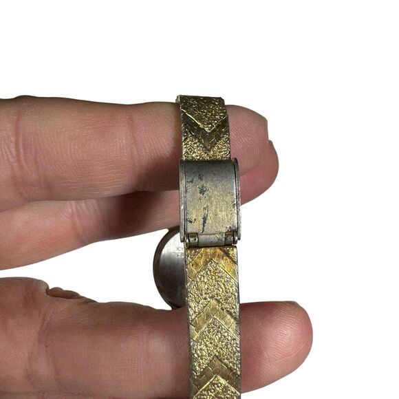 Sarah Coventry Quartz Womans Gold Tone Japan Movement Wrist Watch Needs Battery - Picture 5 of 9